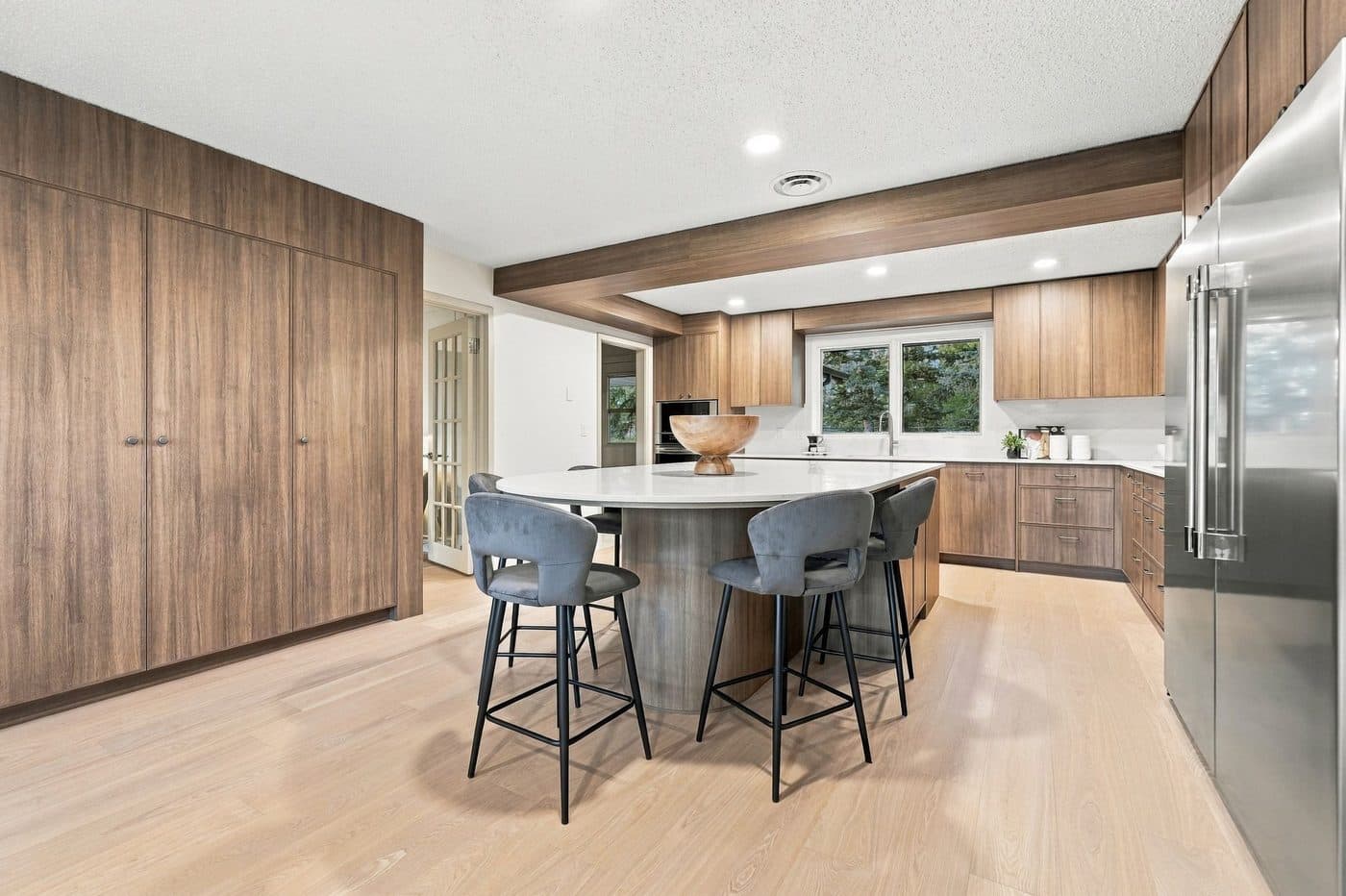 Kitchen island with seating and premium appliances